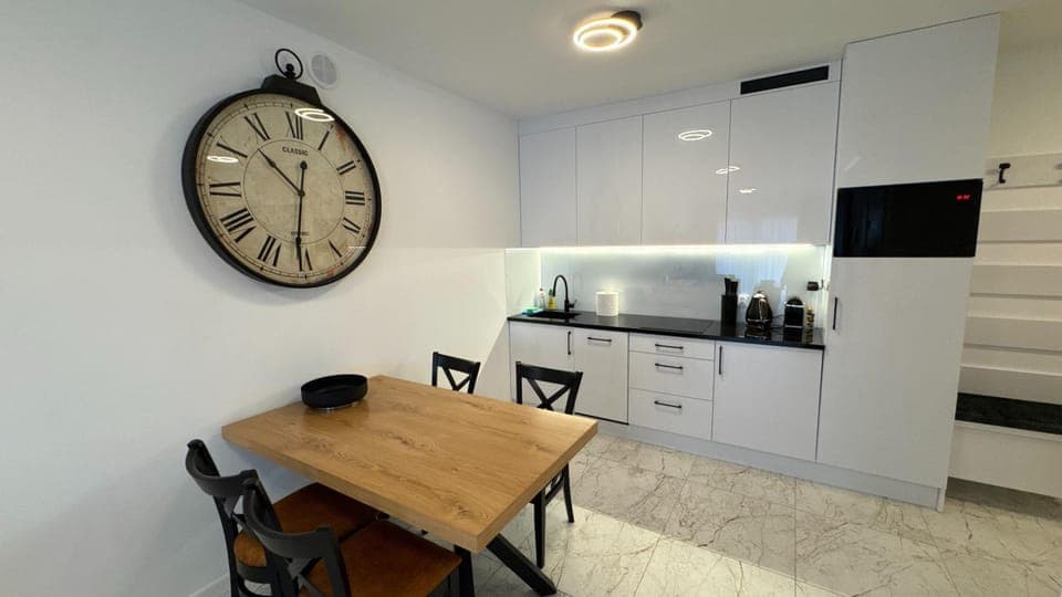 Kitchen or kitchenette, Dining area, stove