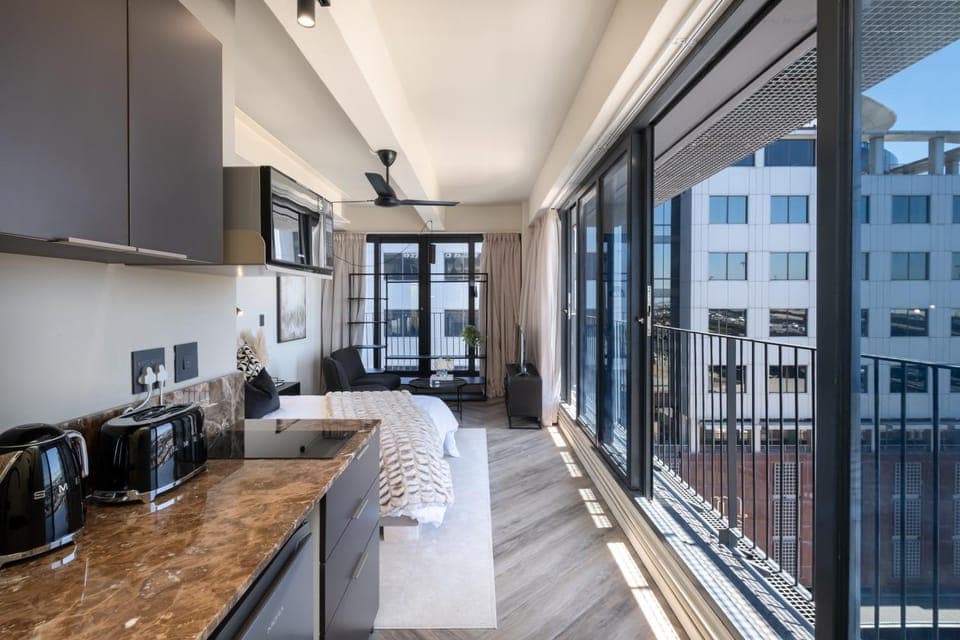 Kitchen or kitchenette, Bedroom