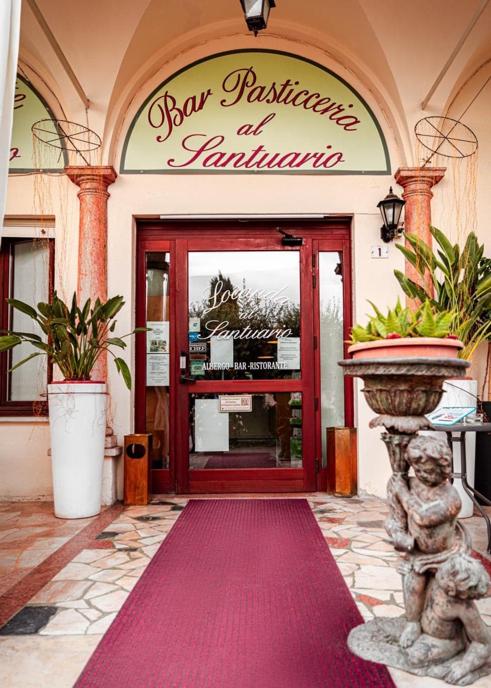 Facade/entrance, Property logo or sign