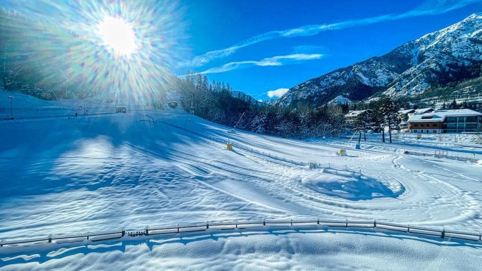 Nearby landmark, Mountain view