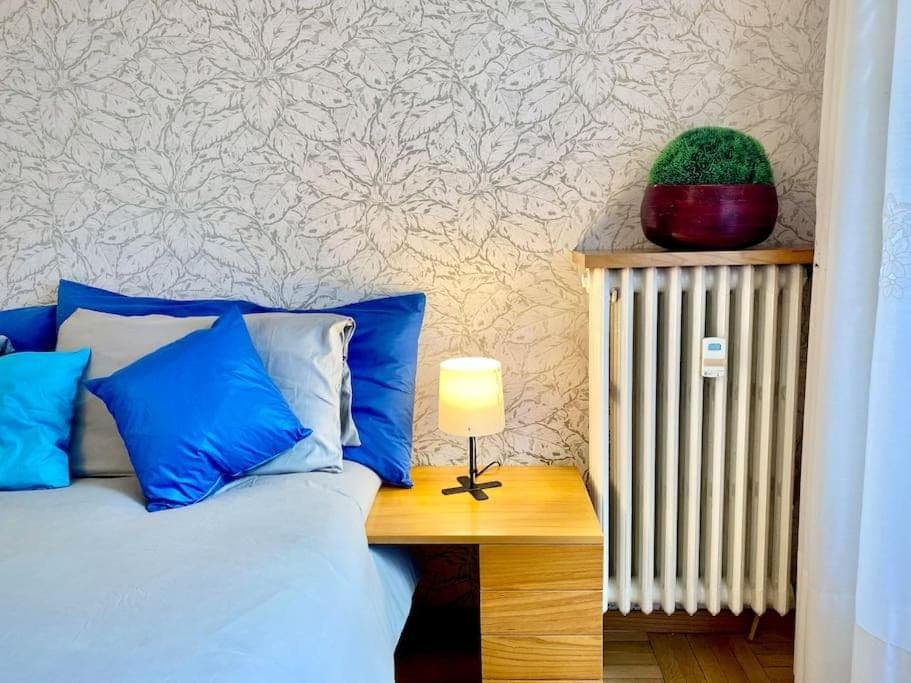 Bed, Photo of the whole room, Bedroom, internet