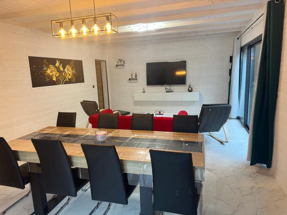 Communal lounge/ TV room