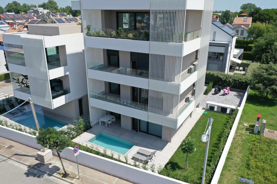 Property building, Swimming pool