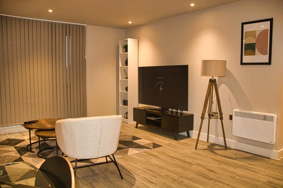 TV and multimedia, Living room, Seating area, hair dresser