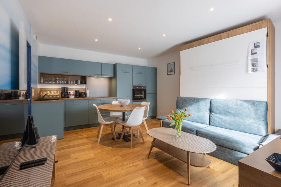 Kitchen or kitchenette, Living room