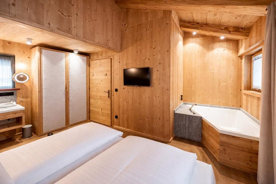 Bathroom, Bedroom, Bath