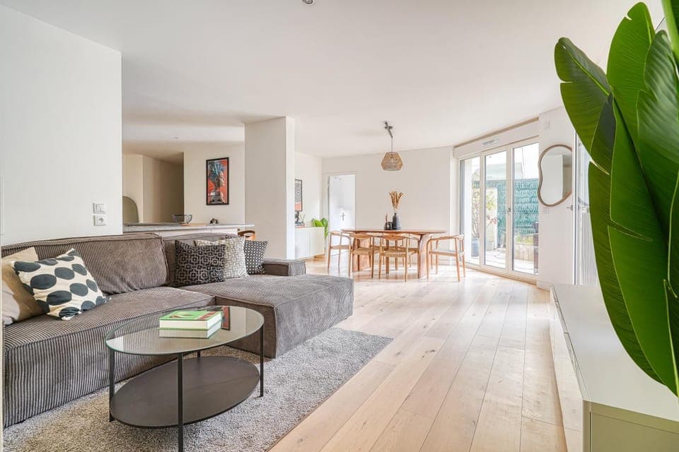 Living room, Seating area, Dining area