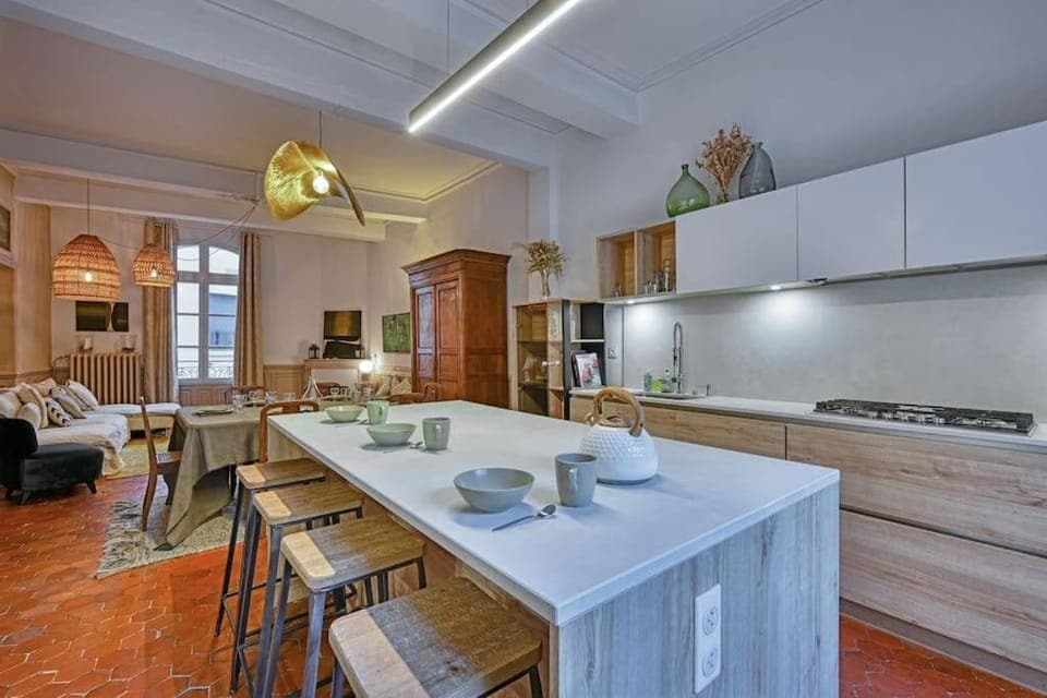 Kitchen or kitchenette, Living room, Seating area, Dining area, pet friendly, stove