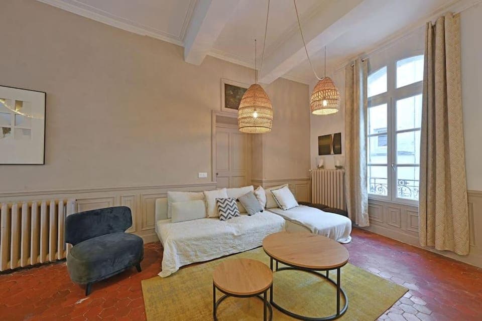 Living room, Seating area, internet