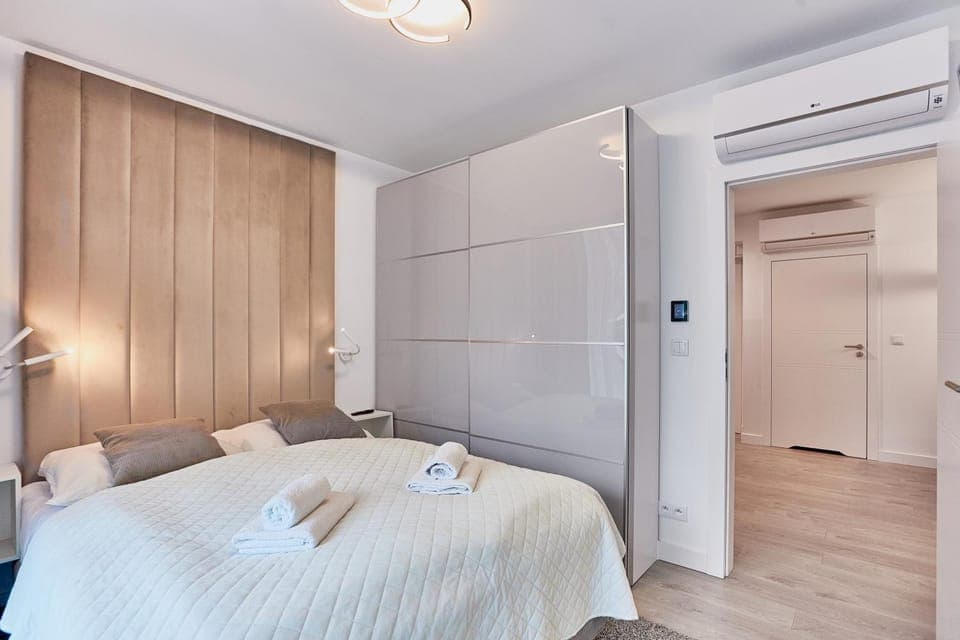 Bed, Bedroom, towels, wardrobe, air conditioner