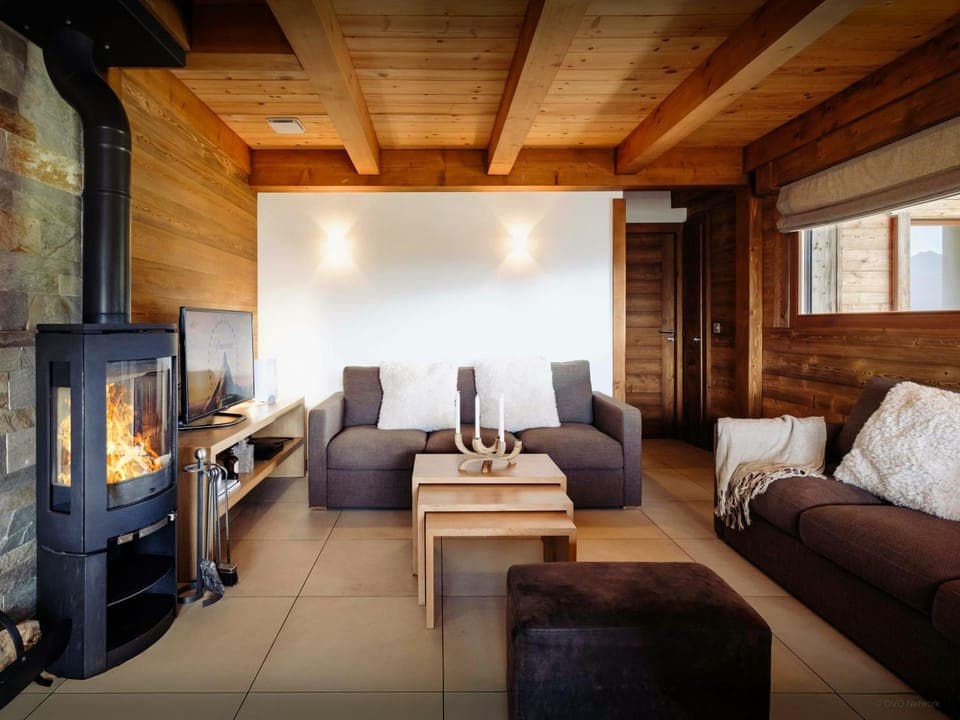 Winter, TV and multimedia, Living room, Seating area