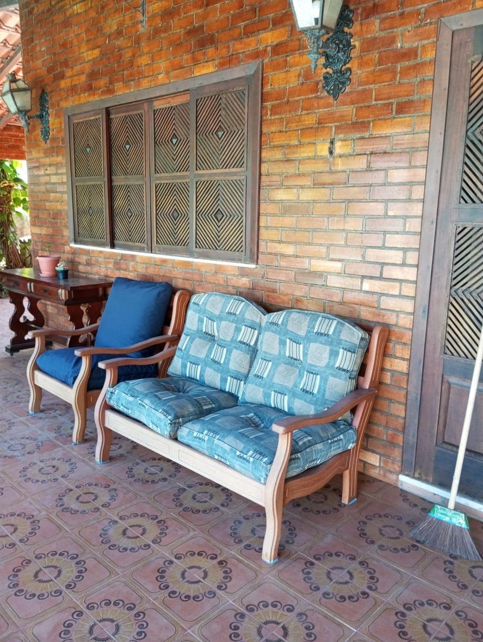 Day, Seating area