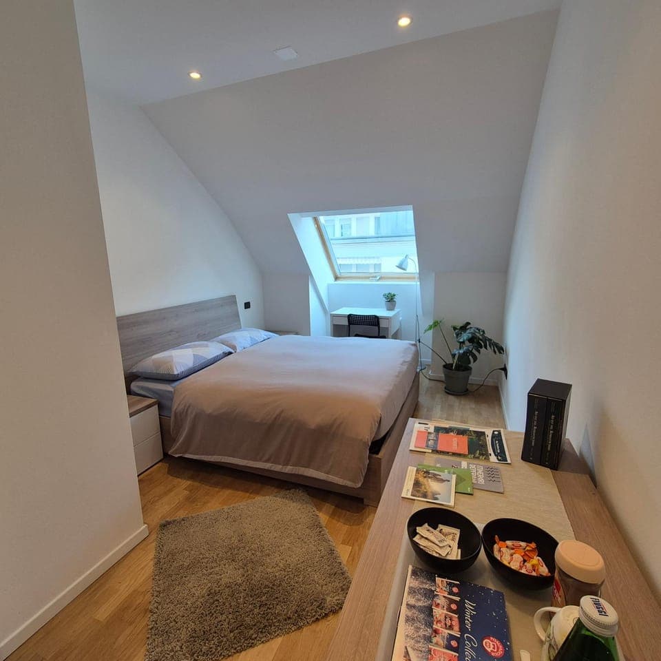 Bed, Photo of the whole room, Bedroom