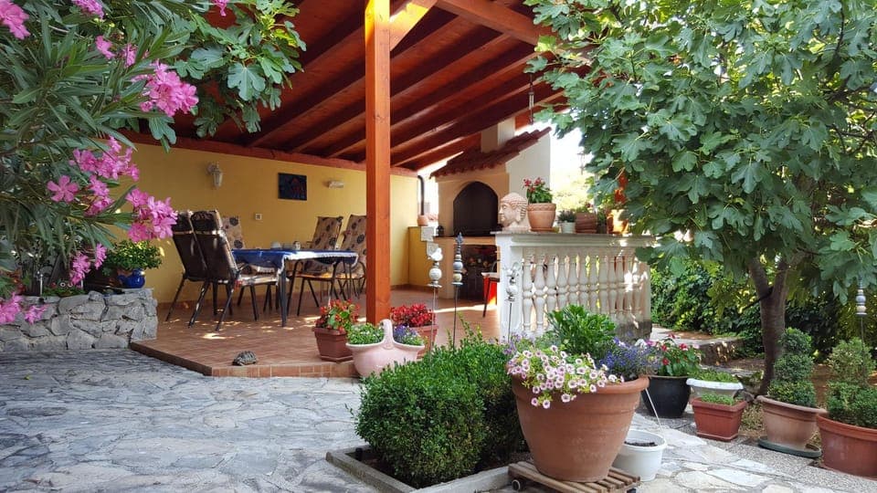 BBQ facilities, Garden, On site, Garden view, Internal: Not applicable to any particular room