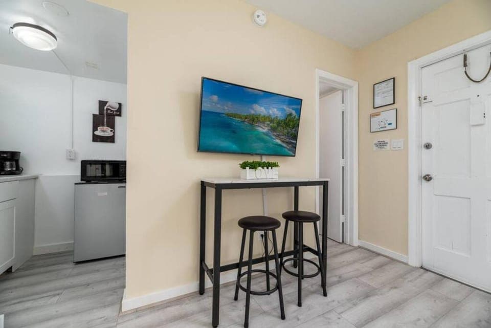 Short Walk to Wilton Drive Apt6 Apartment in Wilton Manors
