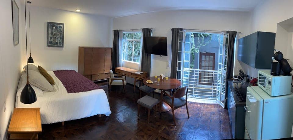 Bed, TV and multimedia, Kitchen or kitchenette, Living room, Photo of the whole room, Seating area, Dining area, Bedroom, hair dresser, minibar