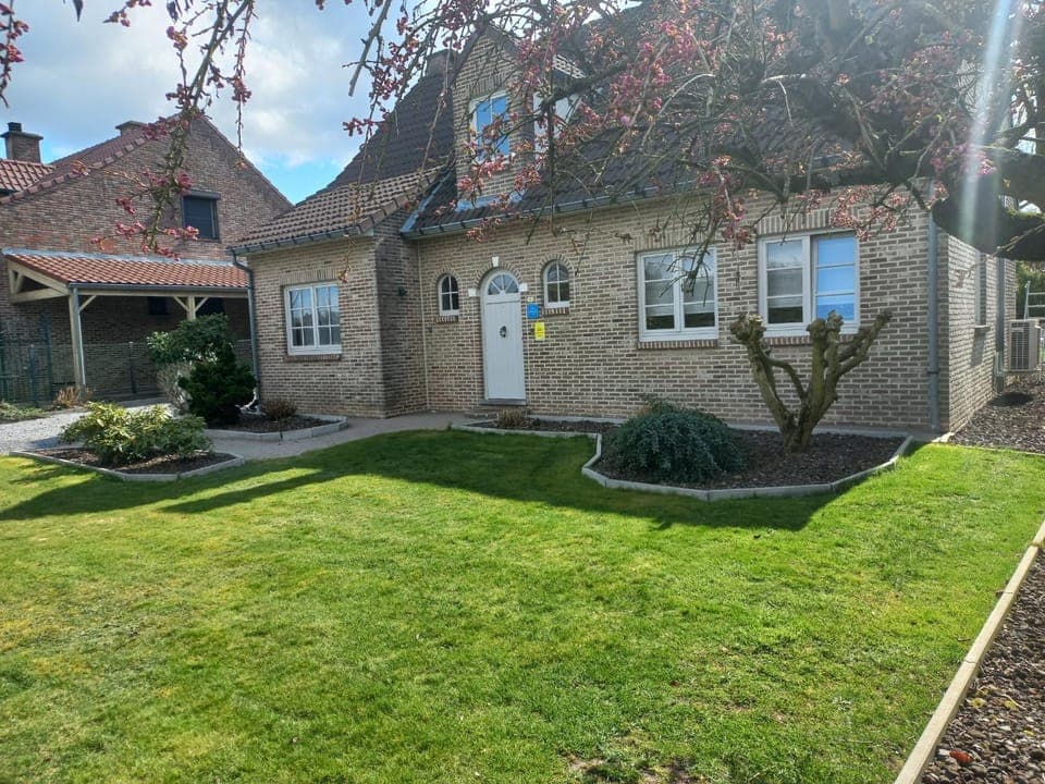 Property building, Spring, Day, Garden, Garden view