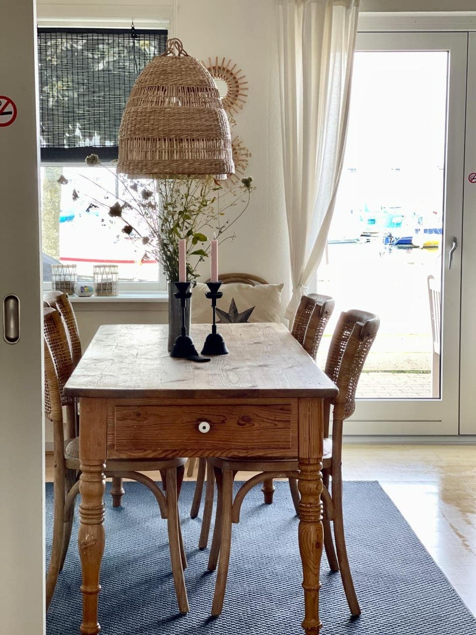 Seating area, Dining area