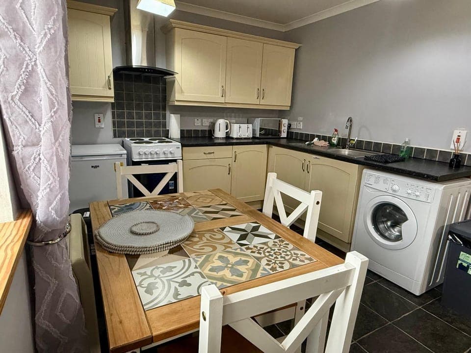 Kitchen or kitchenette, Dining area, oven, stove, toaster, washing machine