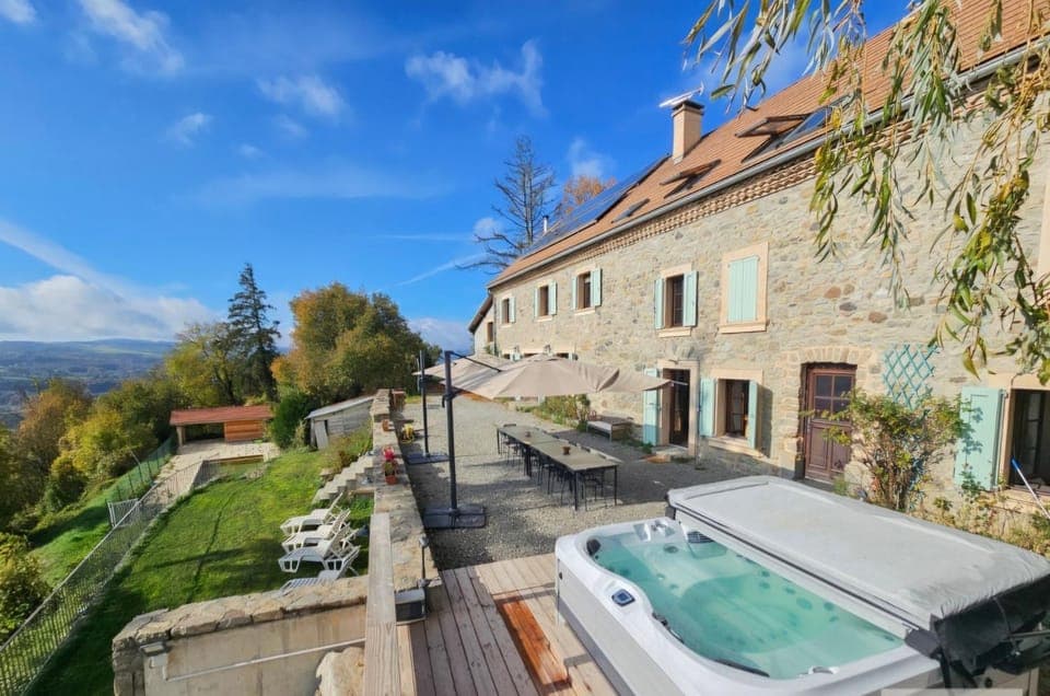 Property building, Hot Tub, Garden view, Pool view