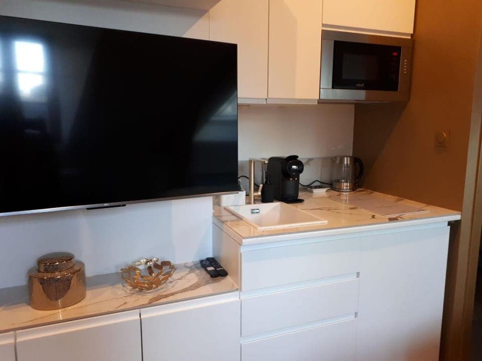 TV and multimedia, Coffee/tea facilities, Kitchen or kitchenette, minibar