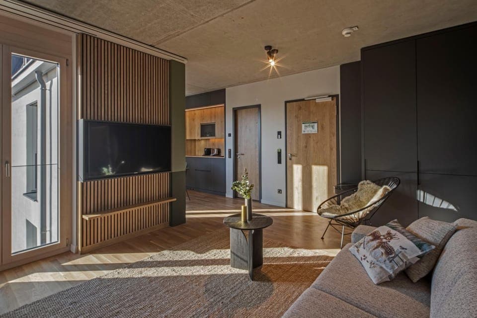 TV and multimedia, Kitchen or kitchenette, Living room, Seating area