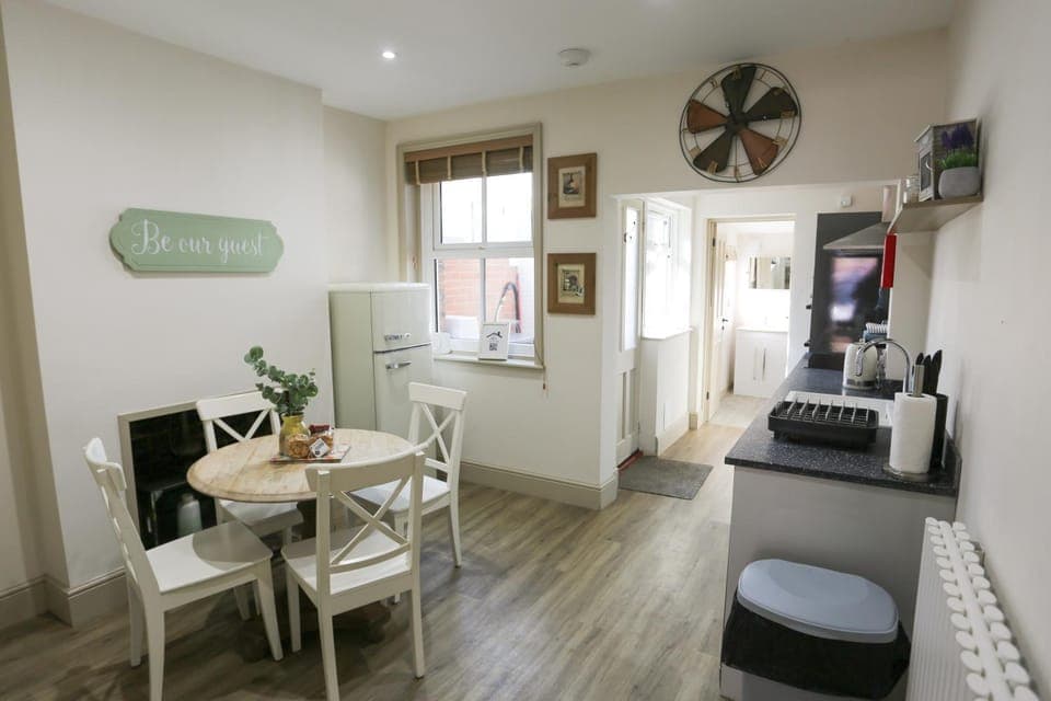 Dining area, kitchen