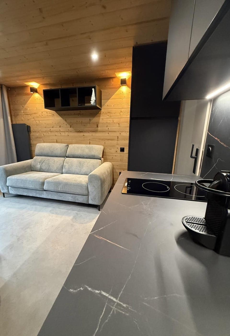 TV and multimedia, Kitchen or kitchenette, Seating area