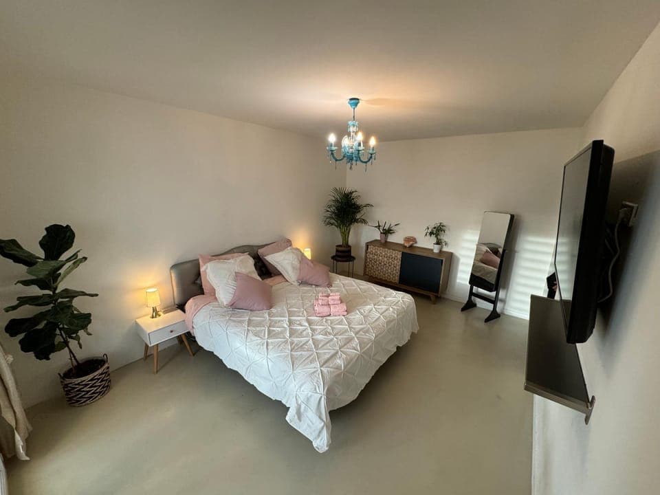 Communal lounge/ TV room, TV and multimedia, Bedroom