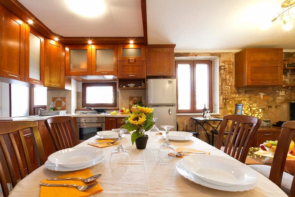 Kitchen or kitchenette, Living room, Seating area, stove