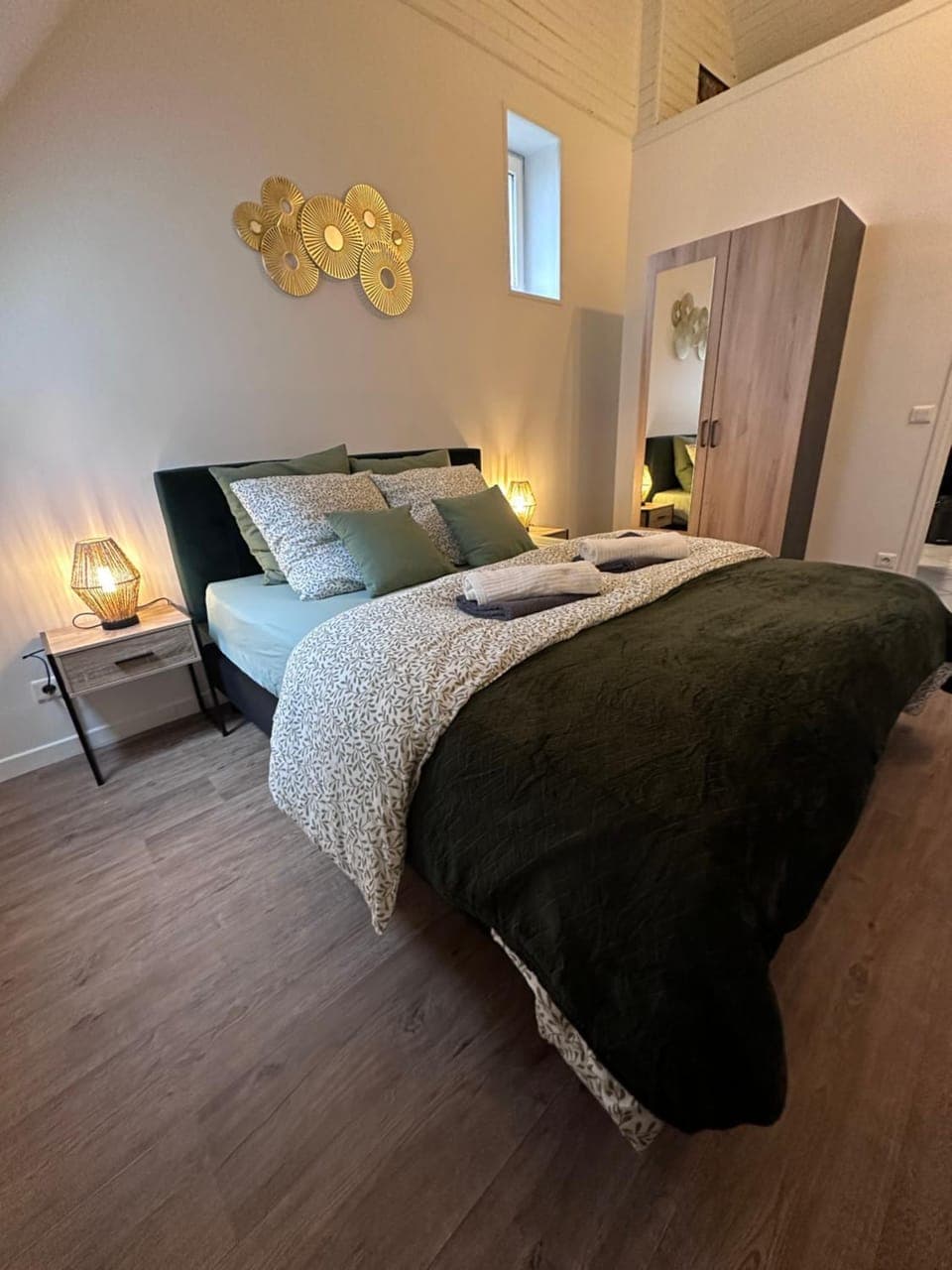 Bed, Photo of the whole room, Bedroom, wardrobe