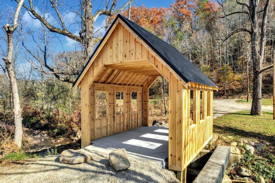 Follies Cottage, Pickleball Court, Creek, WIFI, Mountain Views, Starting at 79" House in Jenkins Mill