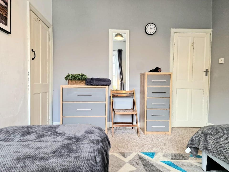 Bed, Photo of the whole room, Bedroom, wardrobe