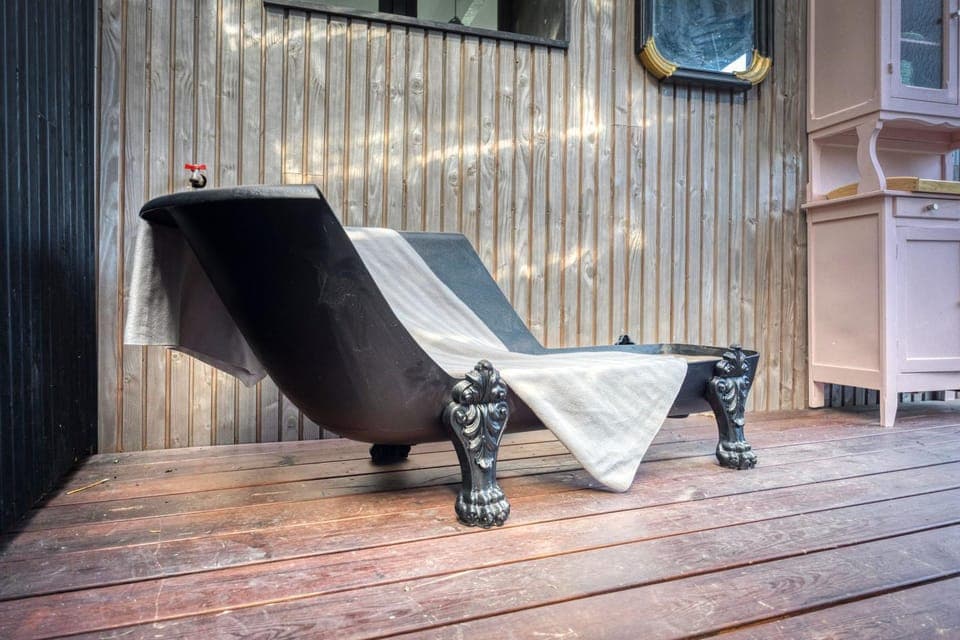 Day, Living room, Seating area