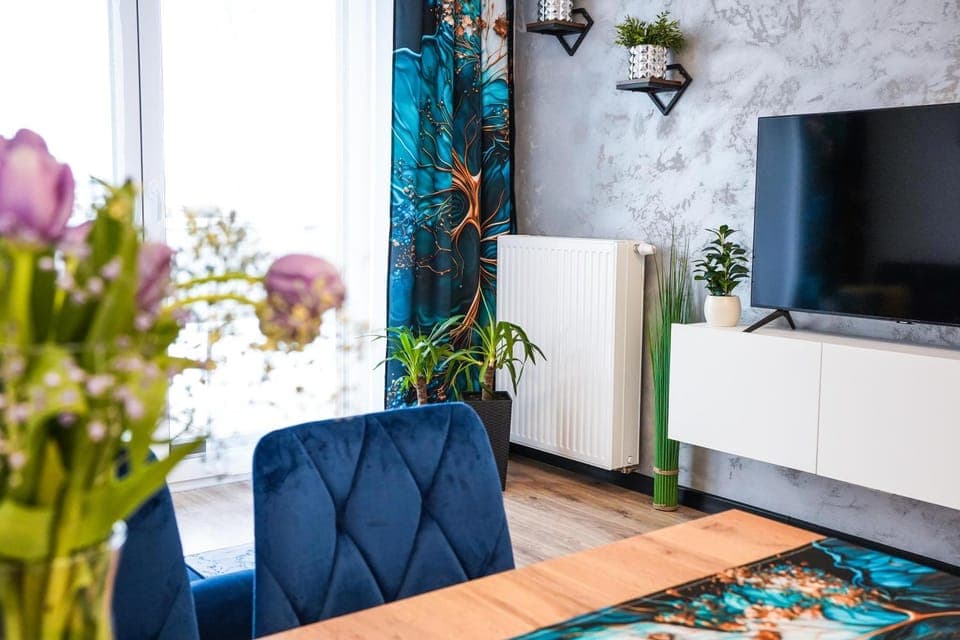 TV and multimedia, Living room, Evening entertainment