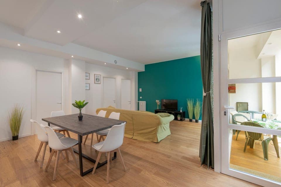 Living room, Seating area, Dining area