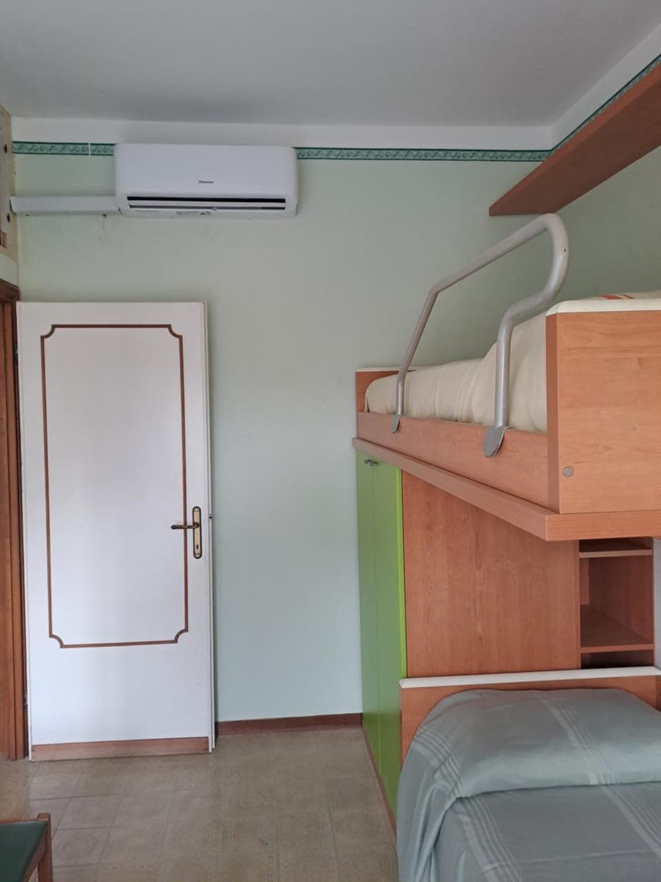 Photo of the whole room, bunk bed, air conditioner