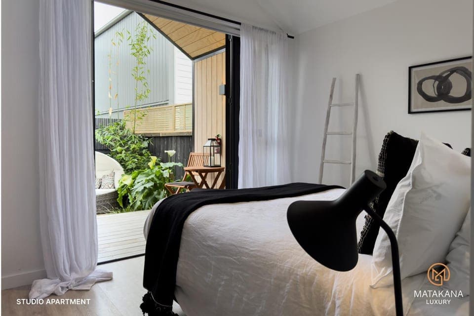 Bed, Garden, Photo of the whole room, Bedroom, Garden view