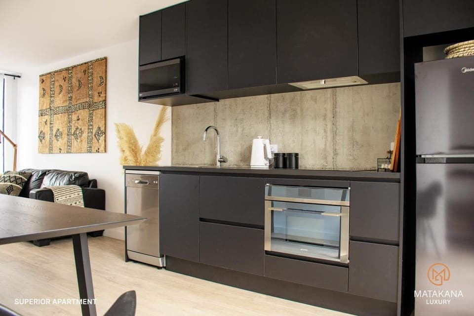 Kitchen or kitchenette, Dining area, dishwasher, minibar, oven, pet friendly, stove