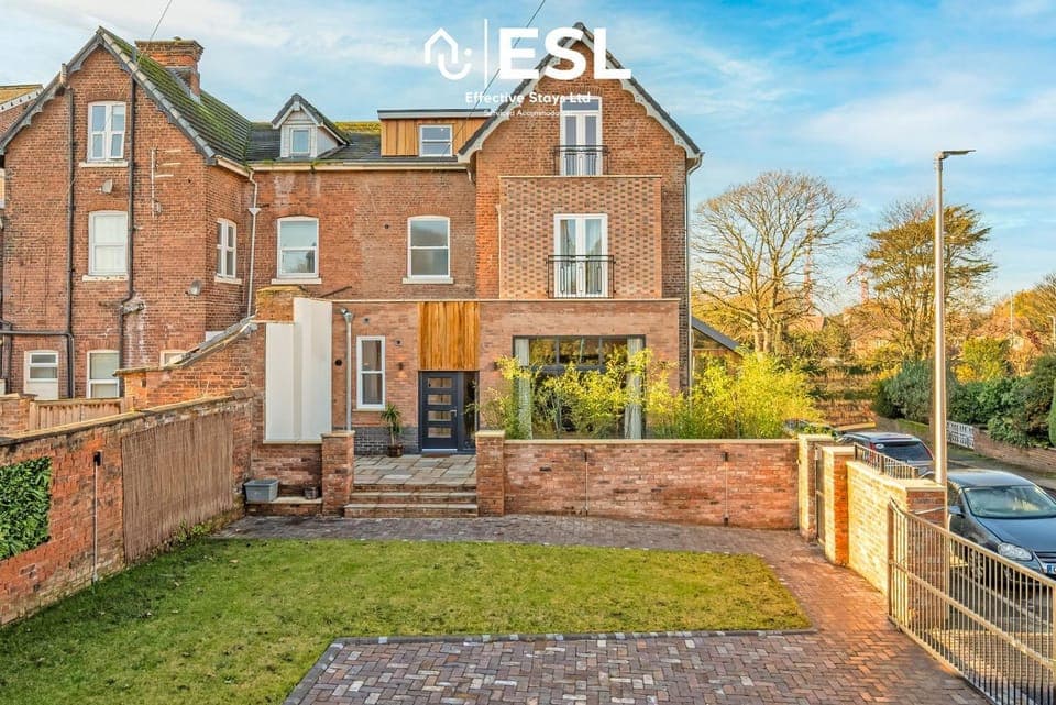 Property building, Street view, Location