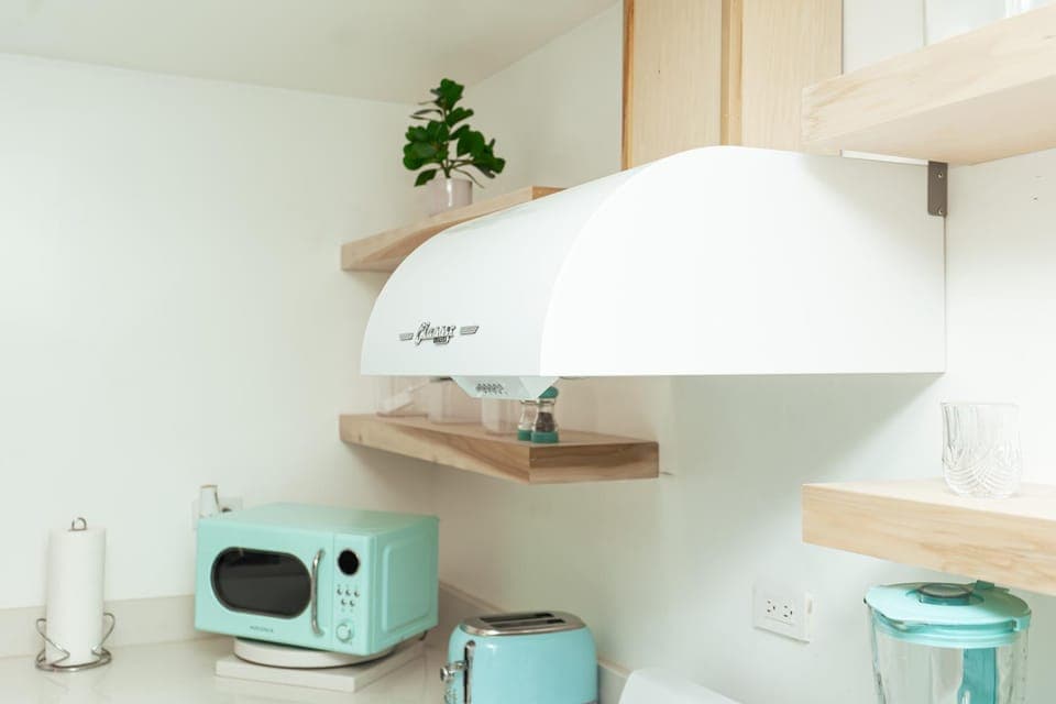 Kitchen or kitchenette, minibar, toaster