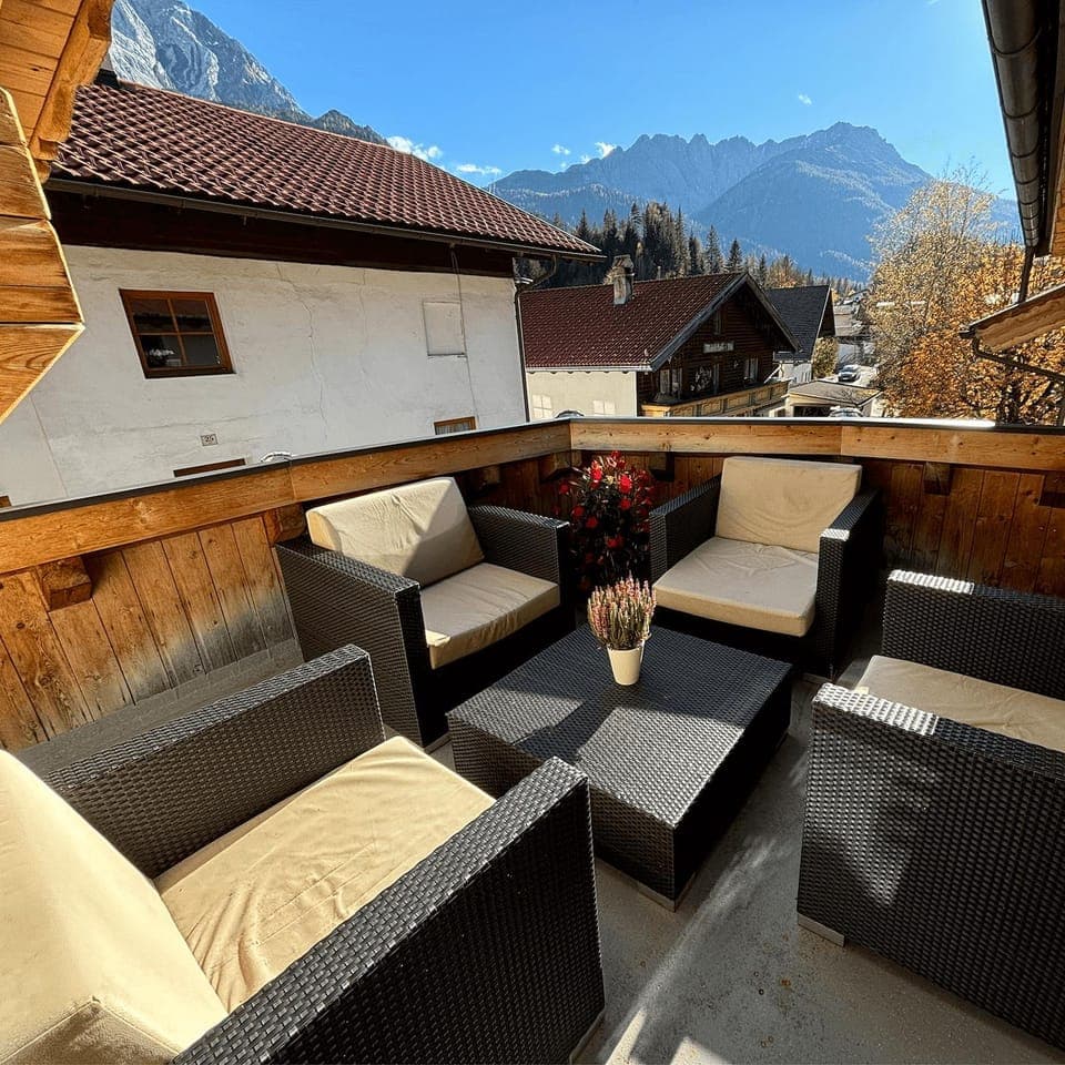Balcony/Terrace, Mountain view