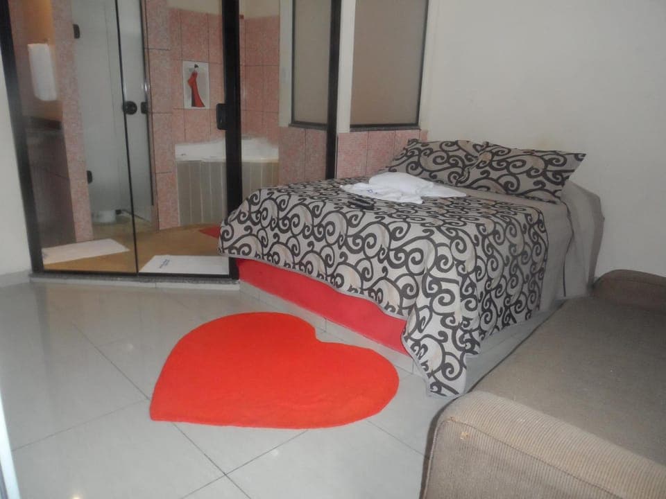 Bed, Photo of the whole room, Bedroom, Street view