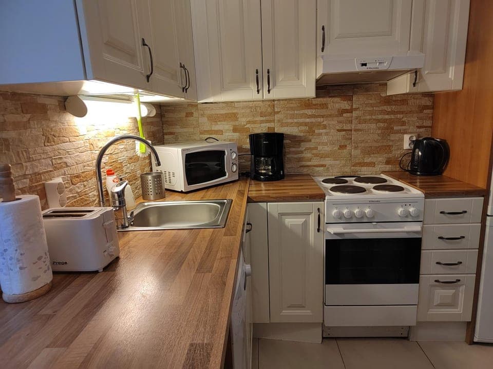 pet friendly, kitchen