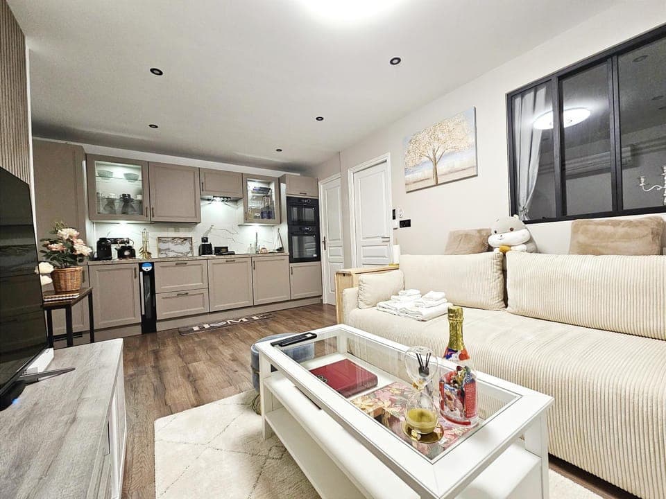 TV and multimedia, Living room, Seating area