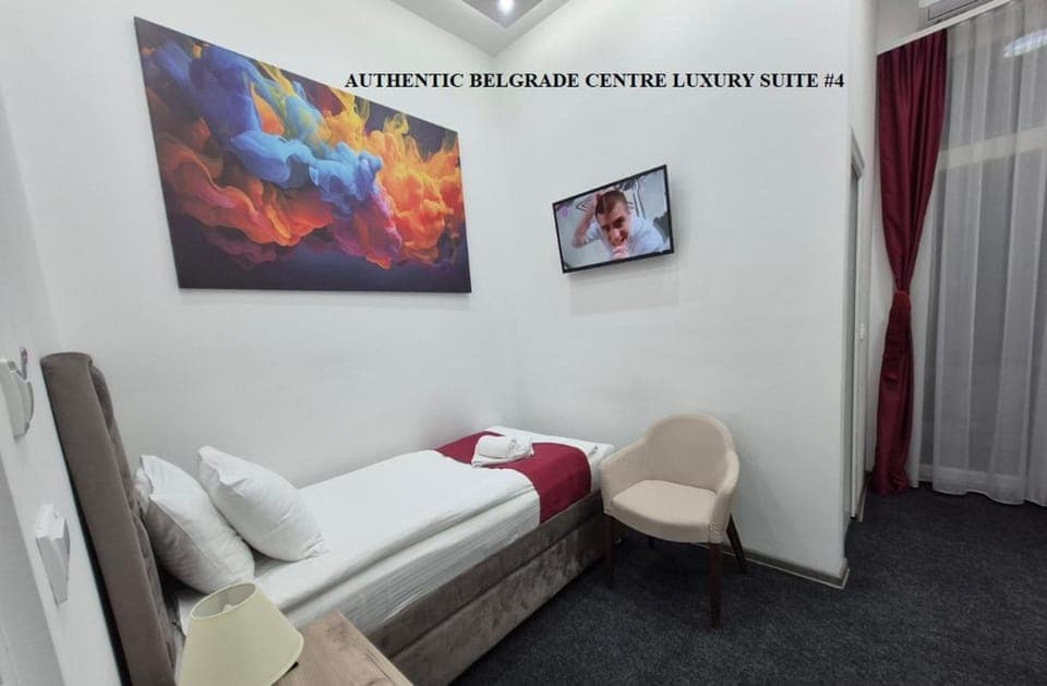 Bed, TV and multimedia, Bedroom