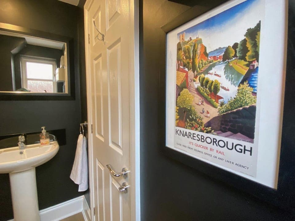 Toilet, Decorative detail