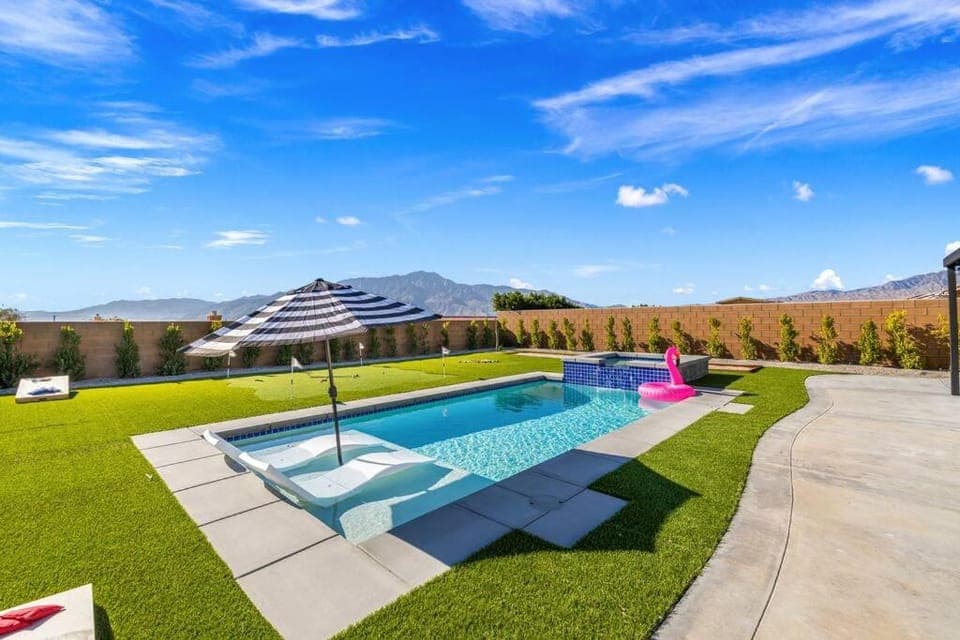 Spring, Day, Natural landscape, Garden, Garden view, Mountain view, Pool view, Swimming pool, sunbed