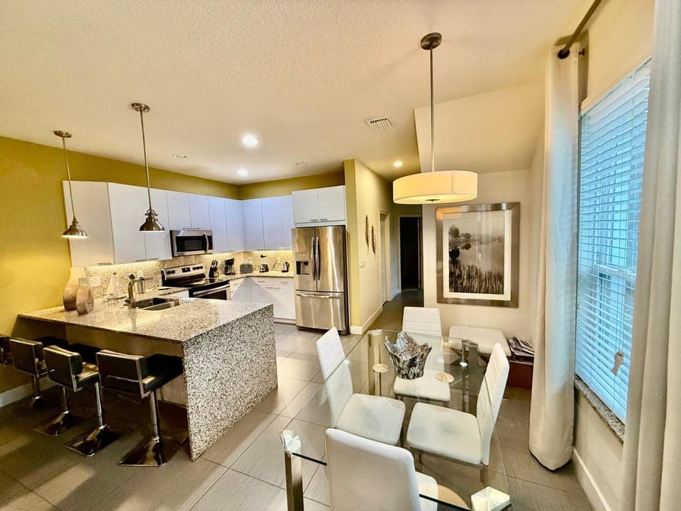 Grand Retreat 3BR Townhouse near Disney Parks House in Davenport