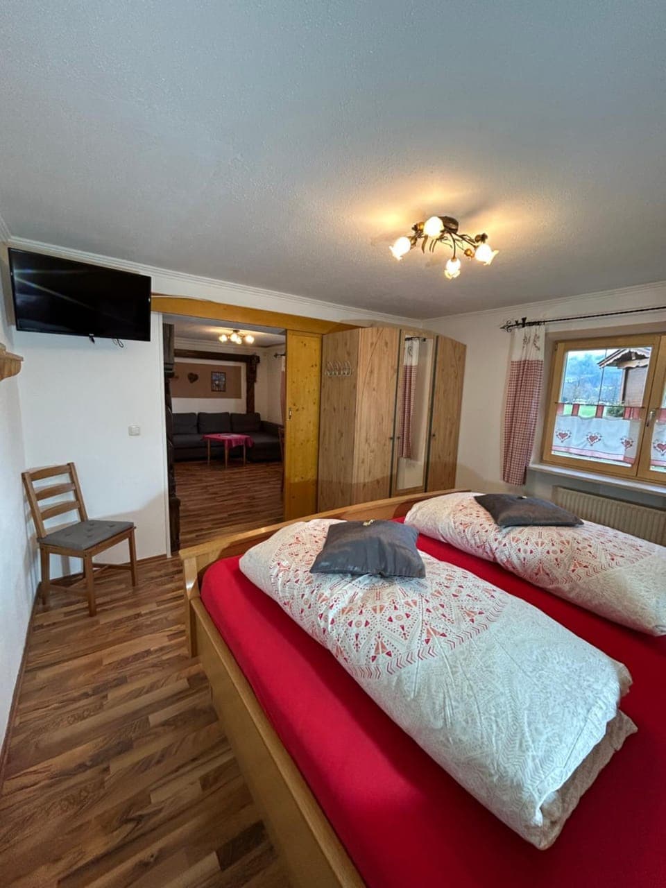 Bed, TV and multimedia, Bedroom, wardrobe